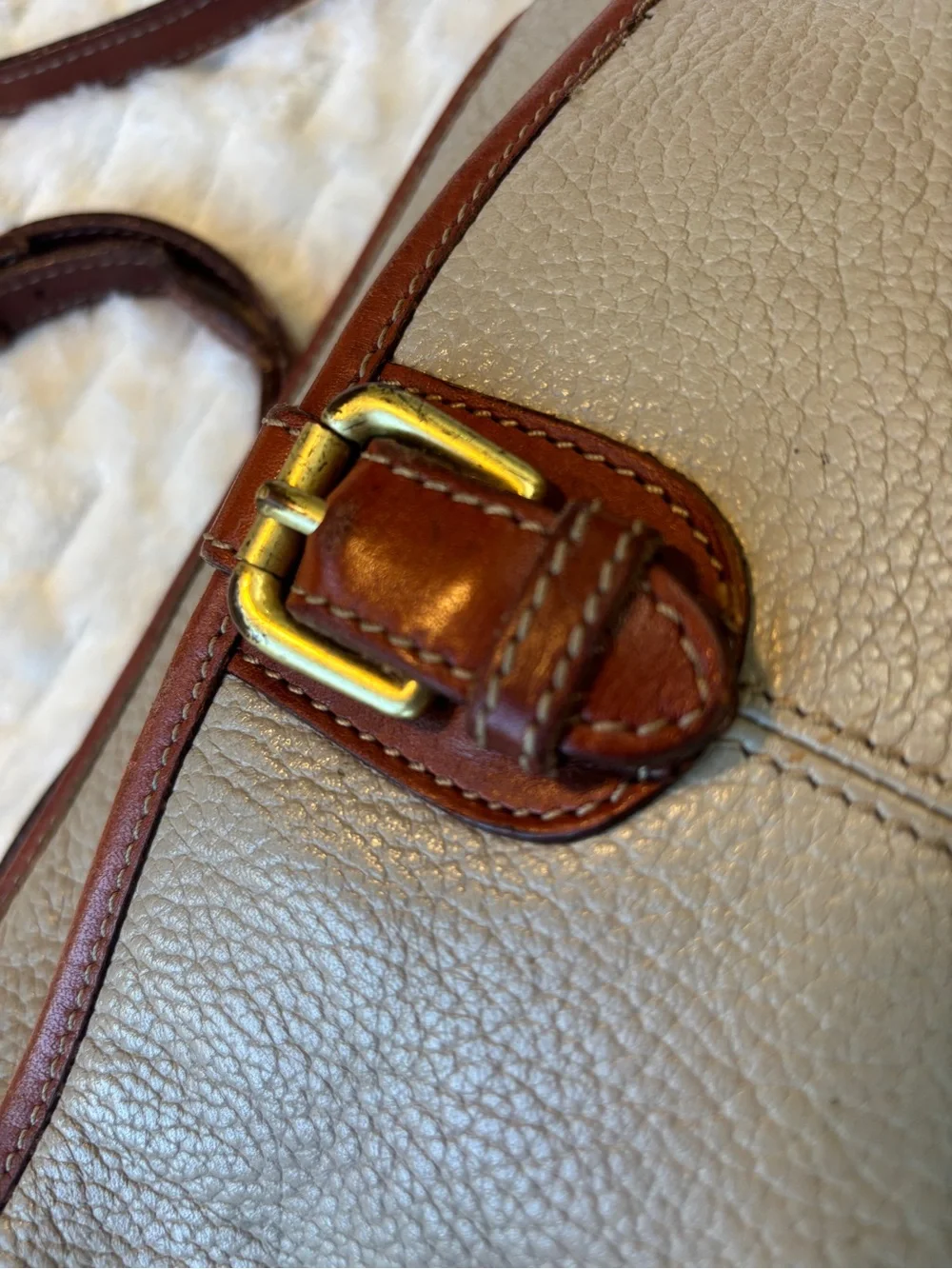 Liz Claiborne Cream Pebbled Leather Crossbody Shoulder Bag Brown Trim